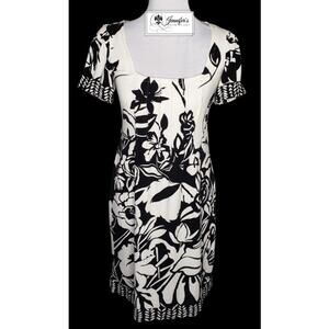 3/$30 Trulli Black and Ivory Floral Short Sleeve Knee Length Dress